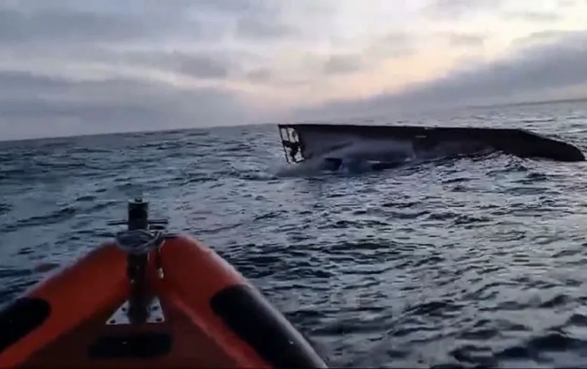 Al menos 3 muertos y 3 desaparecidos tras el vuelco de un barco de pesca en Portugal