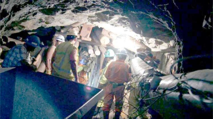 Suben a 64 las muertes en mina y hay riesgo de que mueran más