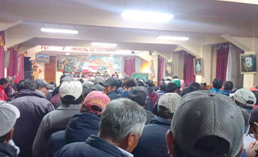 Choferes mantienen paro pero consienten el estudio tarifario