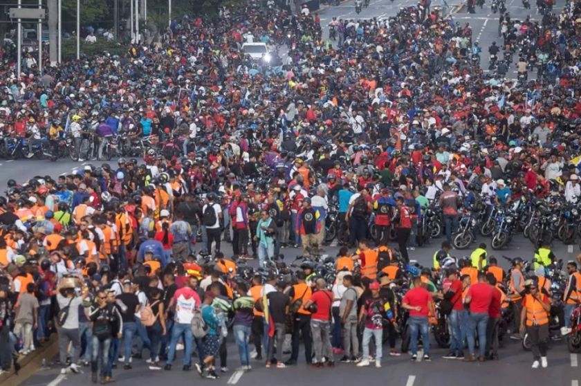 Elecciones Venezuela: Miles salen a las calles en el inicio de la campaña