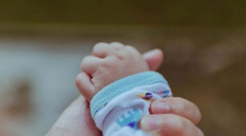 La Paz: Un padre deja a su bebé abandonada por la madre