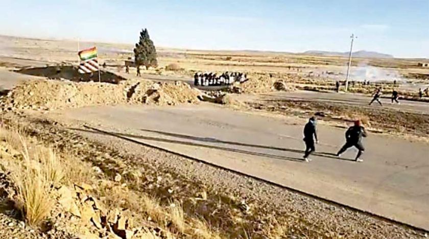 Intervención policial no logra desbloquear ruta