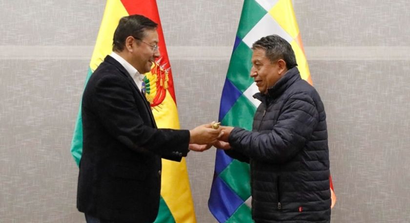 Arce deja a Choquehuanca al mando del país y viaja a la Cumbre del Mercosur