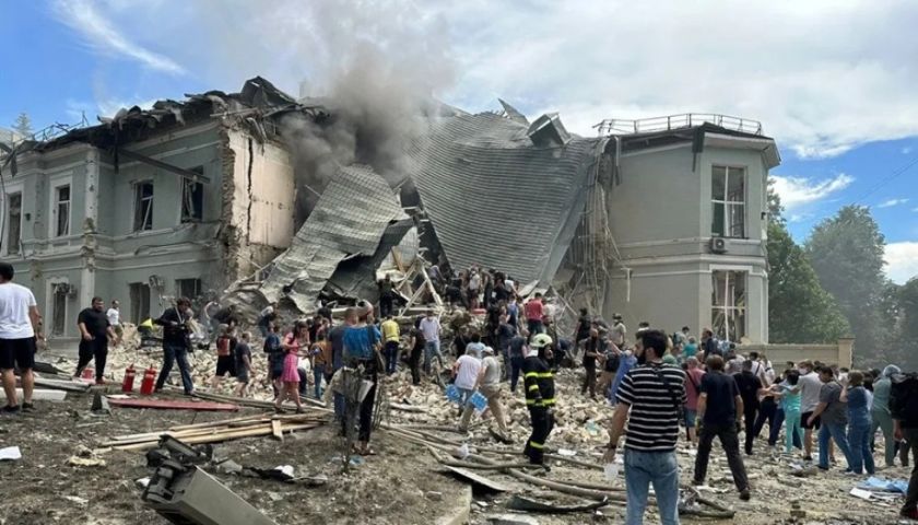 Al menos 28 muertos por ataques rusos contra la ciudad natal de Zelenski y en Kiev