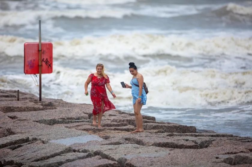 Beryl toca tierra como huracán cerca de Matagorda, en la costa de Texas (EEUU)