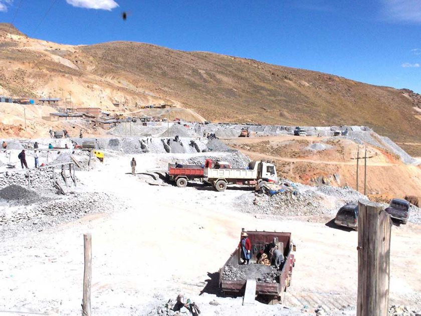 Más de 20 mil mineros explotan galerías del Cerro Rico de Potosí