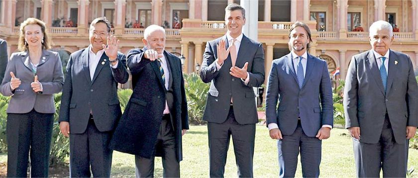 Presidentes del Mercosur, sin Milei, acogen a Bolivia