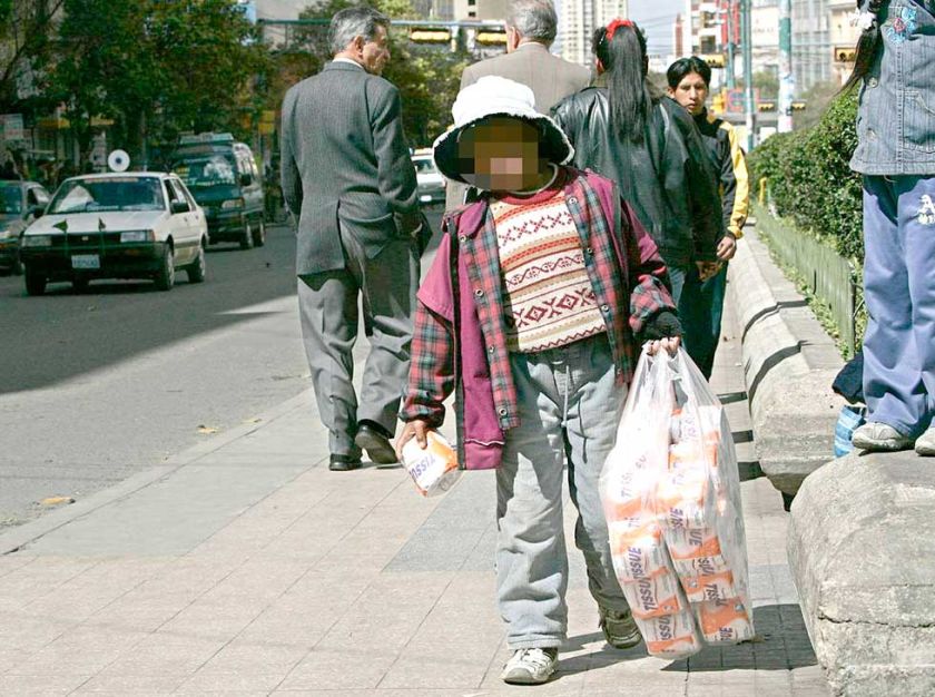Defensoría devela explotación laboral de padres a hijos