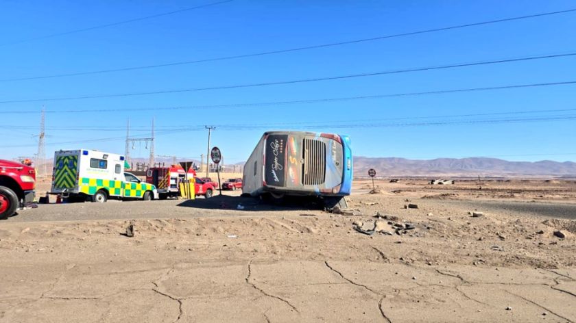 Se accidenta en Chile un bus que salió de Bolivia; reportan dos personas fallecidas