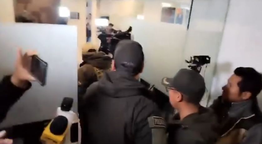 Policías ingresan a oficinas de la Cámara de Diputados por denuncia de coimas