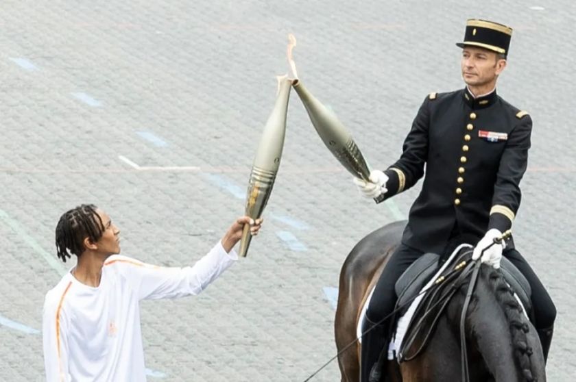 La llama olímpica llega a París coincidiendo con la fiesta nacional de Francia