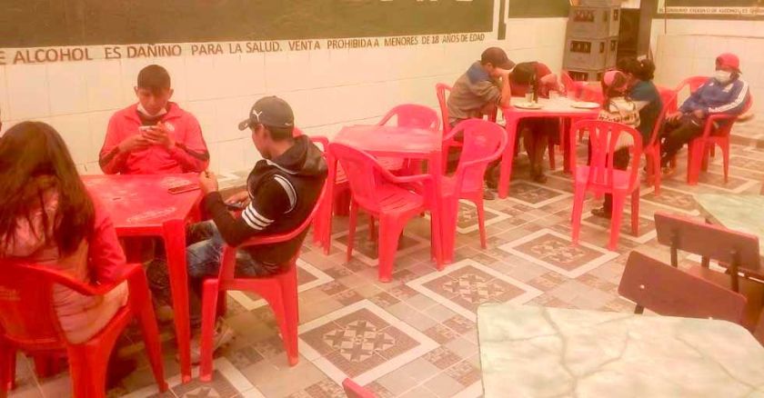 Locales clandestinos de venta de alcohol contratan menores