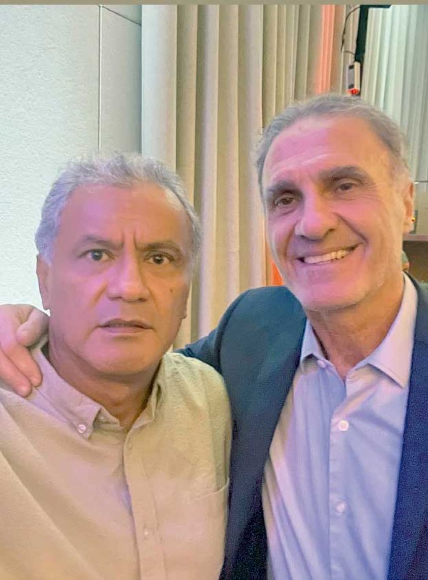 Leyendas del fútbol sudamericano disputan un encuentro de minifútbol
