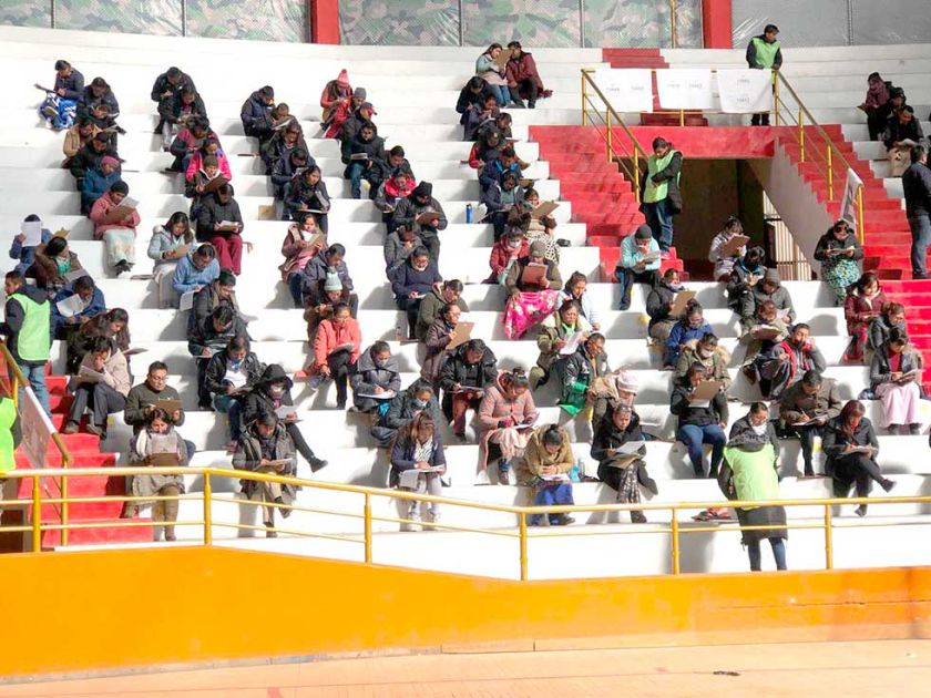 Esperan los resultados del examen de ascenso 