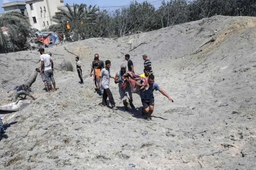 Al menos 17 muertos en un nuevo bombardeo israelí contra una “zona humanitaria” en el sur de Gaza