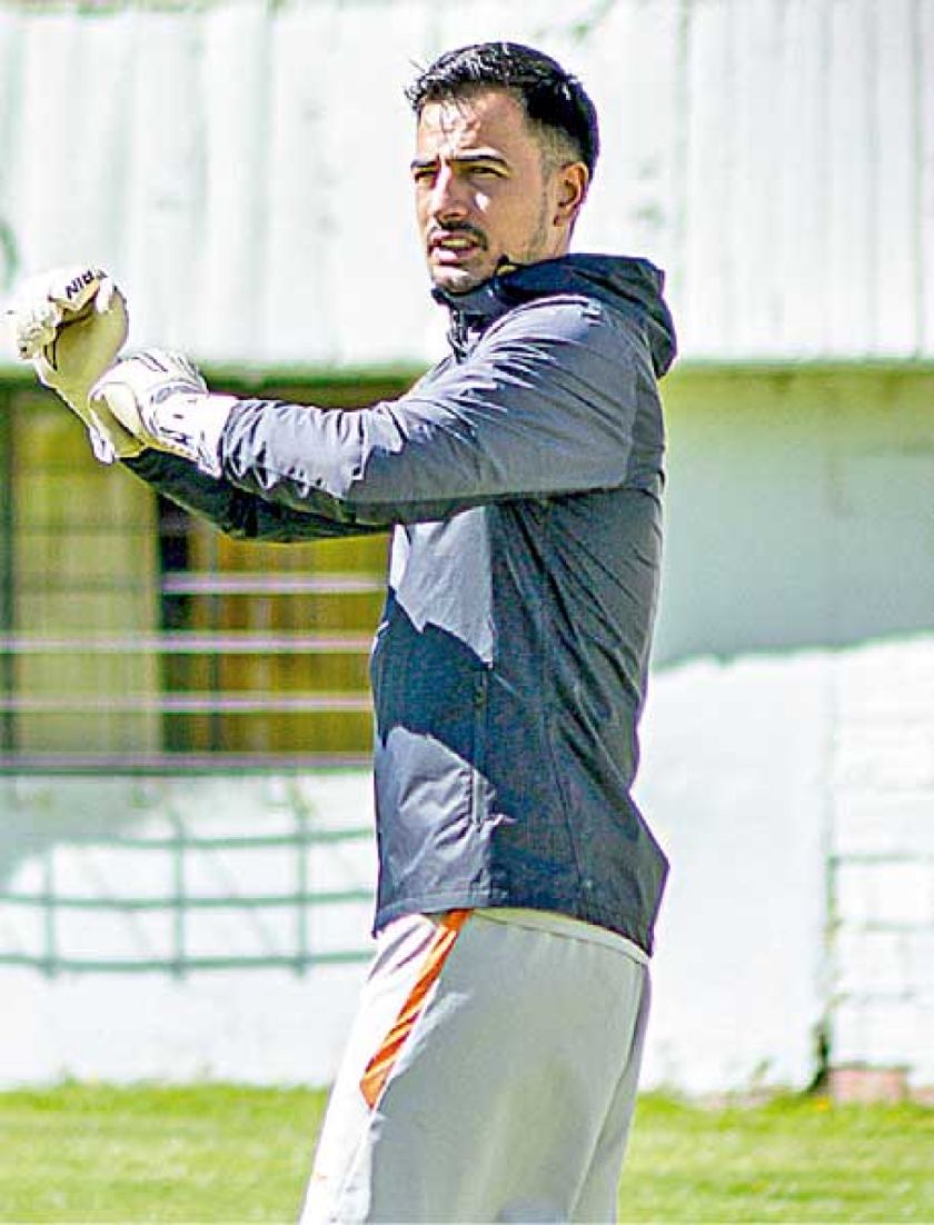 Viscarra no se va, se queda en el arco  de The Strongest 
