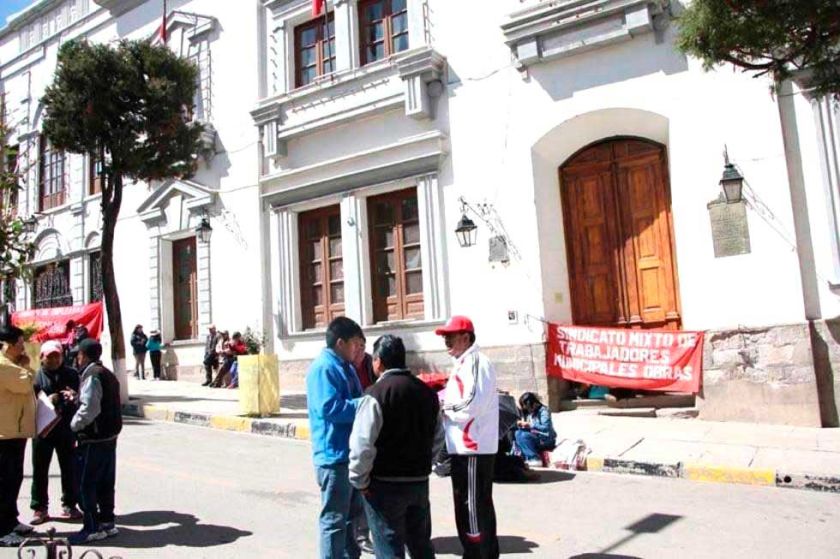 Trabajadores municipales se declaran en emergencia