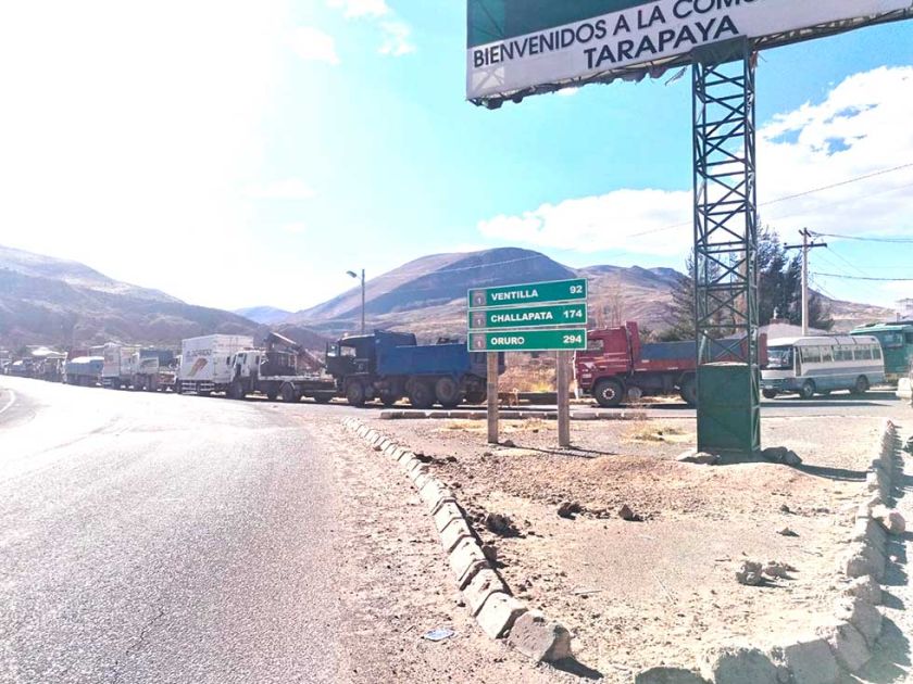 Vuelven las largas filas de autos a los surtidores de combustible