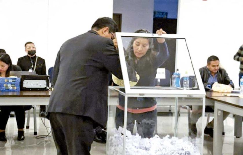 En tres días de evaluación pasan unos 80 postulantes