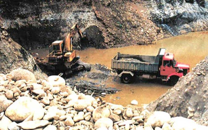 Explotación de oro contamina y deja poco beneficio a las zonas