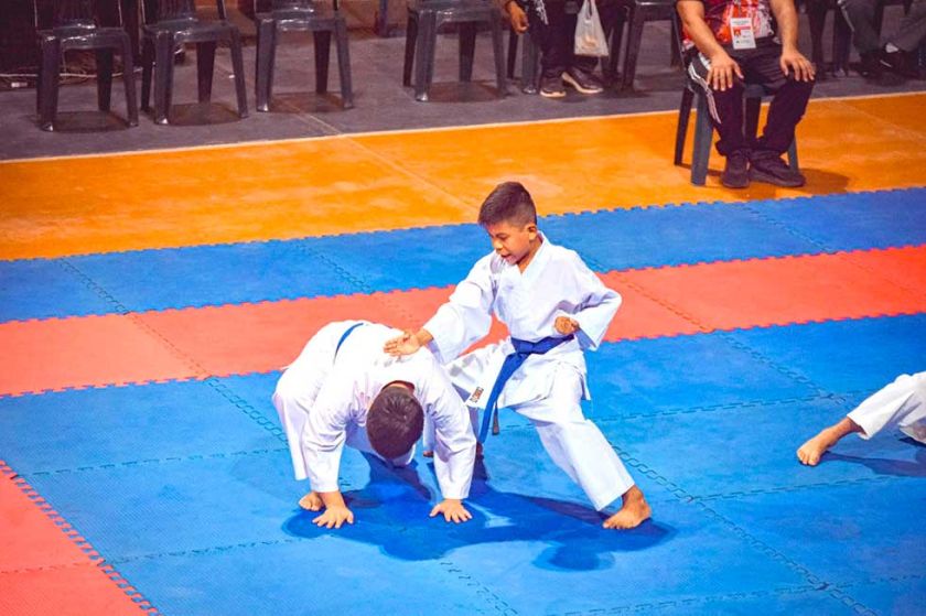 Cochabamba triunfa en el torneo nacional de Karate