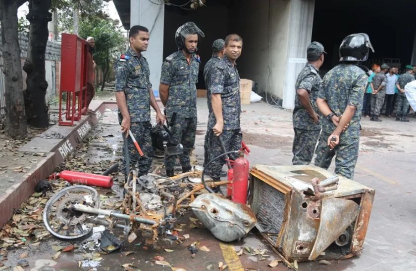 Los estudiantes anuncian una tregua de 48 horas tras la violencia desatada por las protestas en Bangladés