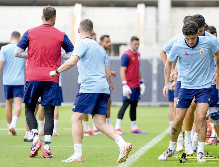 Se pone a rodar la pelota en París