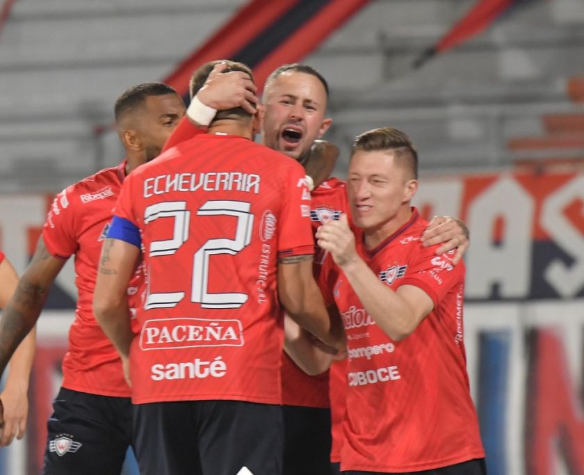 Wilstermann derrota a Royal Pari en el regreso de Nahuelpán