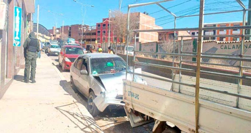 Al menos dos personas resultaron heridas en un choque múltiple