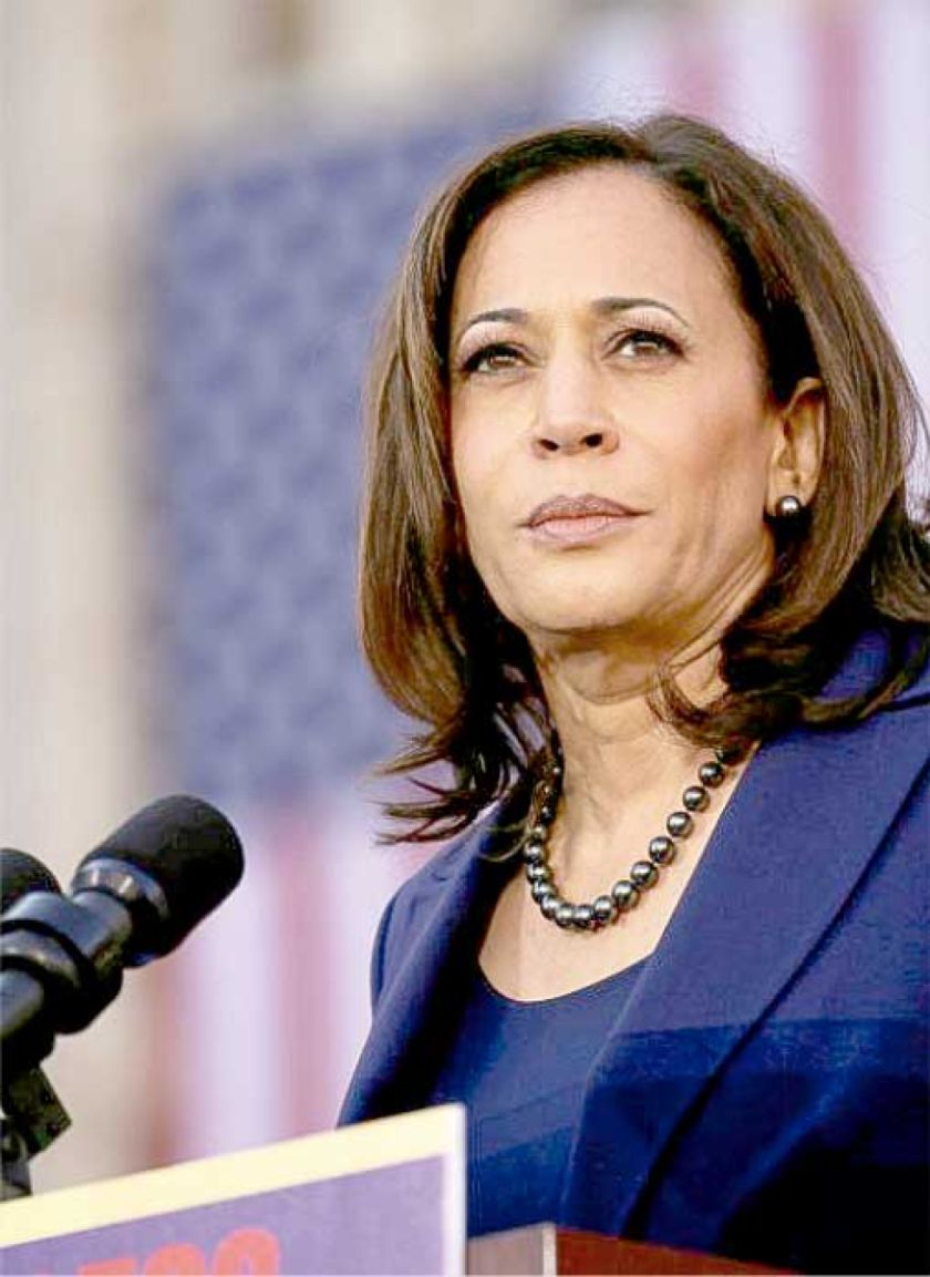 Votan para elegir a Kamala Harris  como candidata