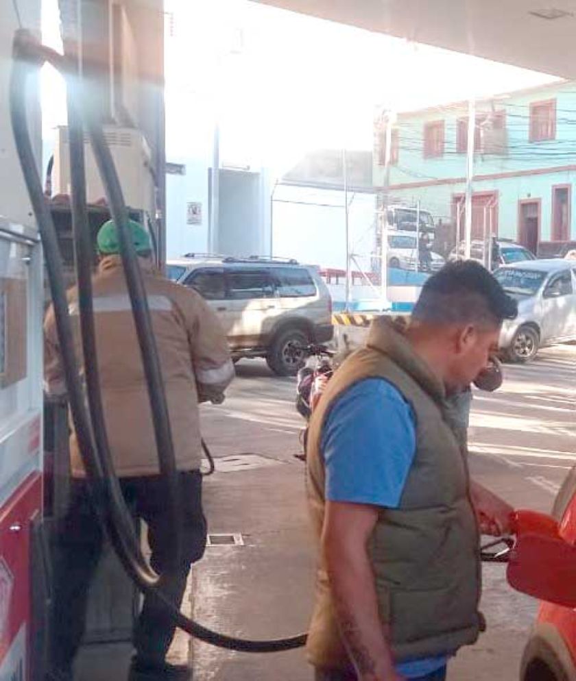 No hay diésel en surtidores de la urbe y siguen las filas