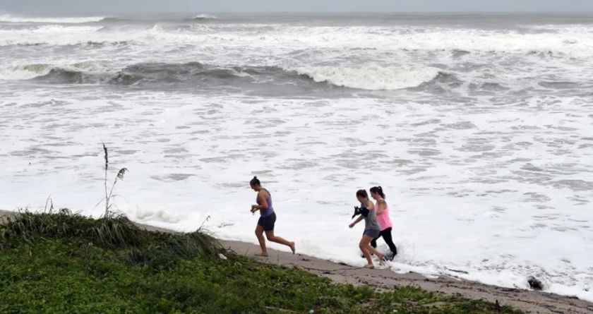 Debby toca tierra en Florida EE.UU. como huracán de categoría 1
