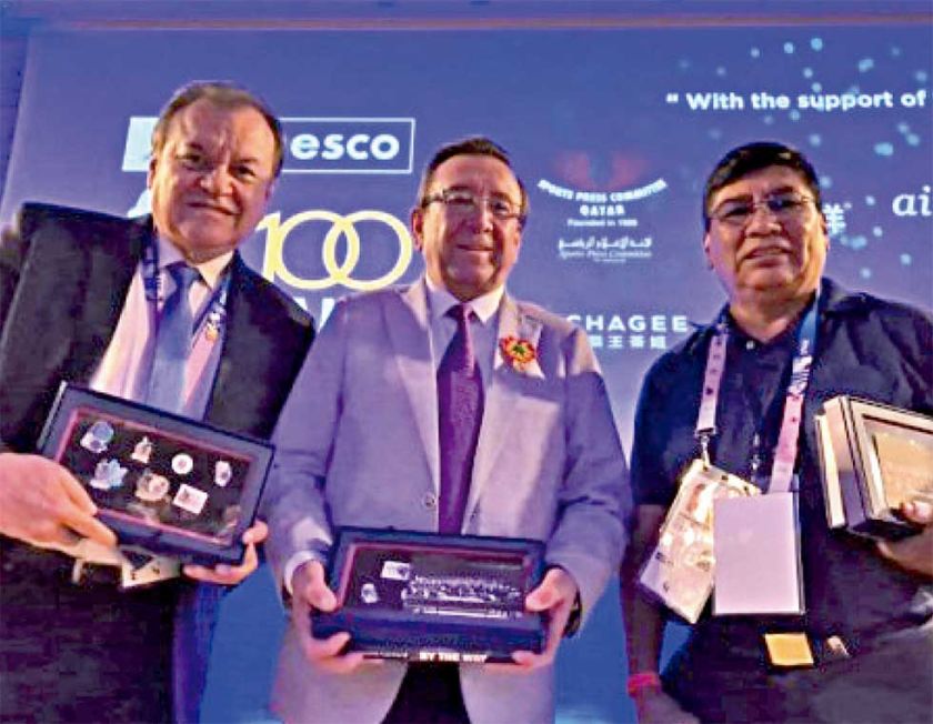 Tres periodistas bolivianos son reconocidos en París 