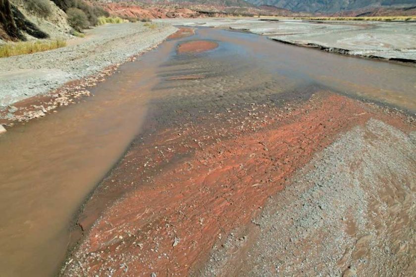 Tarija pide aclarar si empresa que contaminó río tiene autorización para trabajar