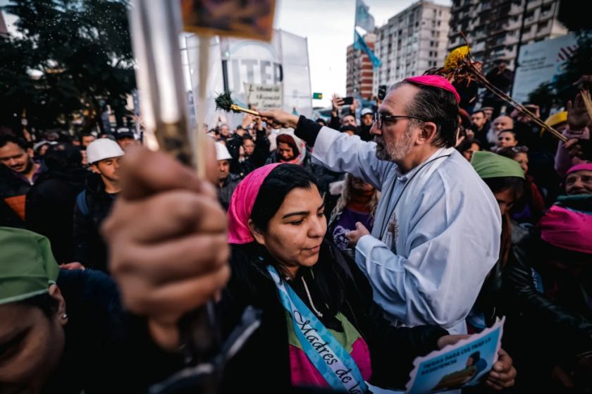 “Creyentes por necesidad”, la crisis impulsa la fe de los argentinos en San Cayetano