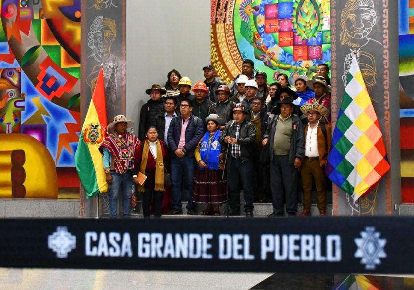 Gabinete social plantea control de divisas por exportaciones e incentivos al ahorro en dólares