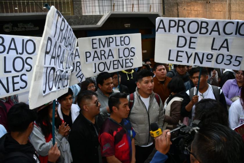Advierten con suspender clases en las universidades si no se aprueba ley de jubilación