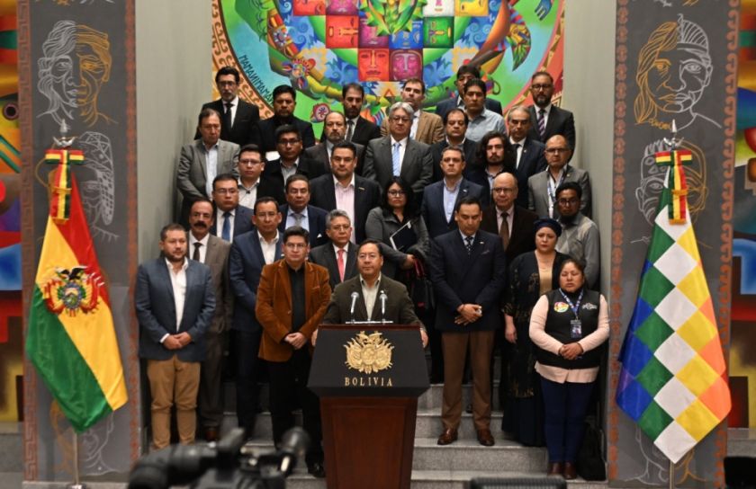Presidente Arce asegura que el “cuello de botella” de la falta de dólares debe ser enfrentado con el sector privado