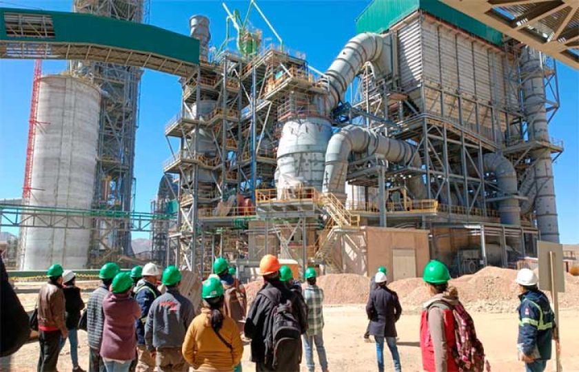 Denuncian que Senado perjudica la  producción de cemento en Potosí