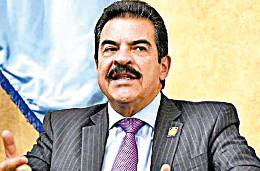 Reyes Villa dice estar primero en encuestas