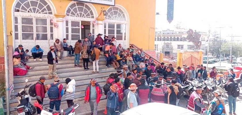“Evismo" busca cambiar gobernador y organizaciones anuncian bloqueo vial