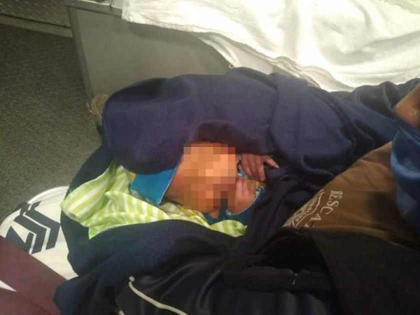 "Cuiden a mi bebé", implora la nota dejada con un recién nacido abandonado 