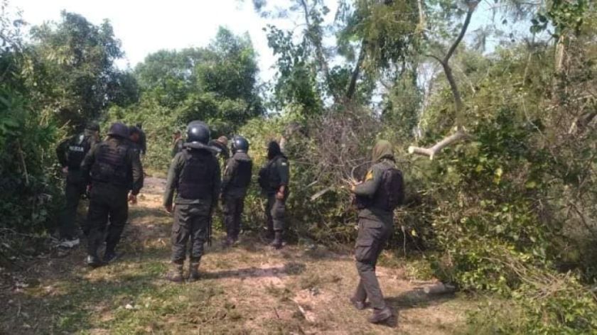 Avasalladores retienen a periodistas, policías y funcionarios en Portachuelo