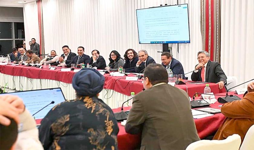 Arce evalúa aplicar entrega obligatoria de divisas al BCB
