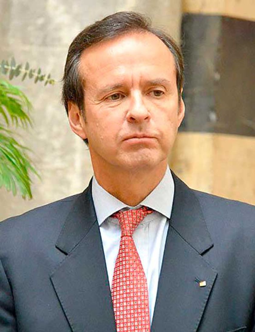 Tuto dice que Arce quiere “agarrarse los dólares” 