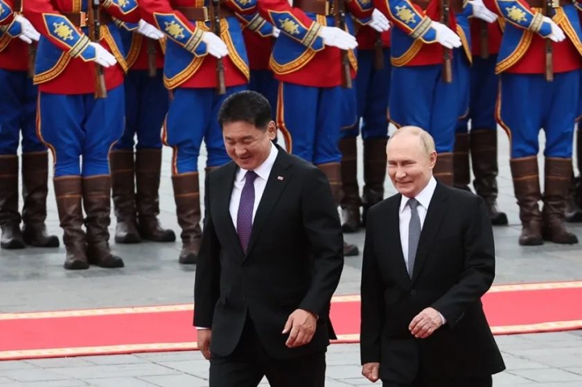 El presidente de Mongolia recibe a Putin con honores pese a la orden de detención de la CPI