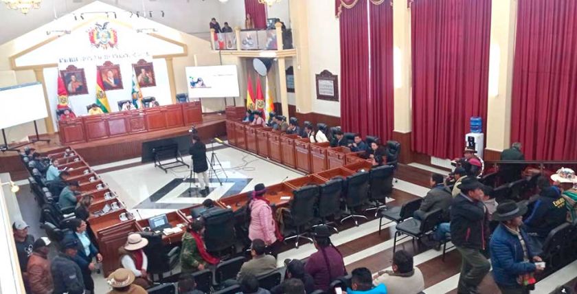 No prospera intento de deponer a gobernador de Potosí en la Asamblea