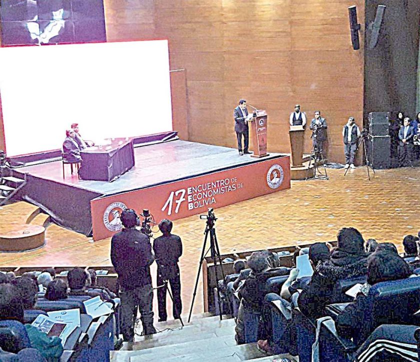 Arce atribuye la crisis regional  al “contexto mundial adverso”