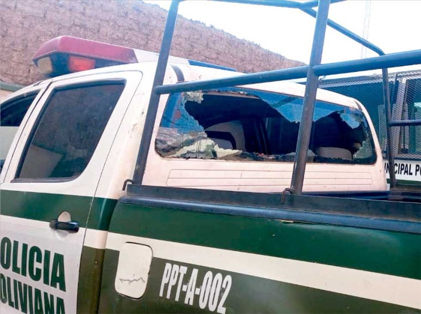 Policías y un fiscal son heridos por la turba enardecida