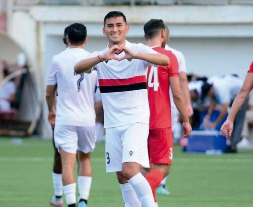 Terrazas debutó en Argelia y anotó su primer gol